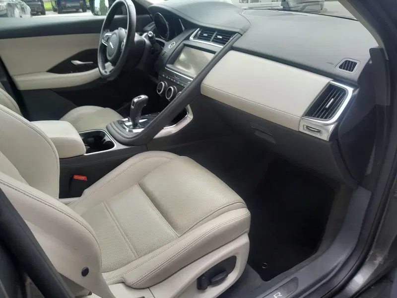 Jaguar E-Pace usata a Cuneo (14)