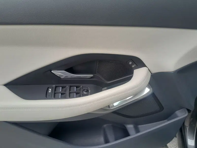 Jaguar E-Pace usata a Cuneo (19)