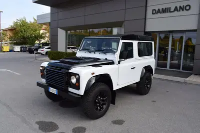 Land Rover Defender 90 2.2 TD4 Station Wagon N1 del 2015 usata a Cuneo