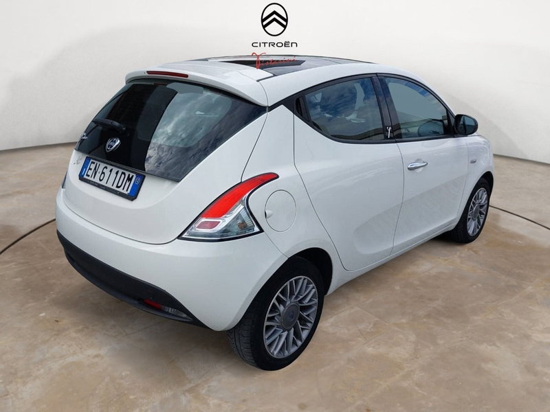 Lancia Ypsilon usata a Pavia (2)