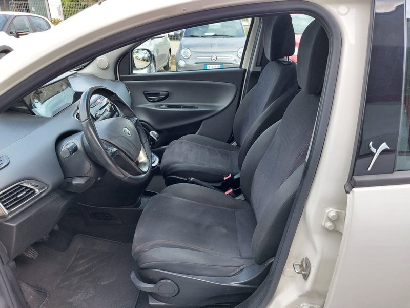 Lancia Ypsilon usata a Pavia (3)