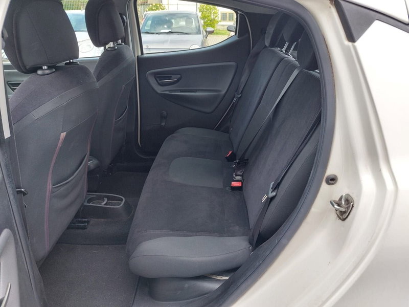 Lancia Ypsilon usata a Pavia (4)