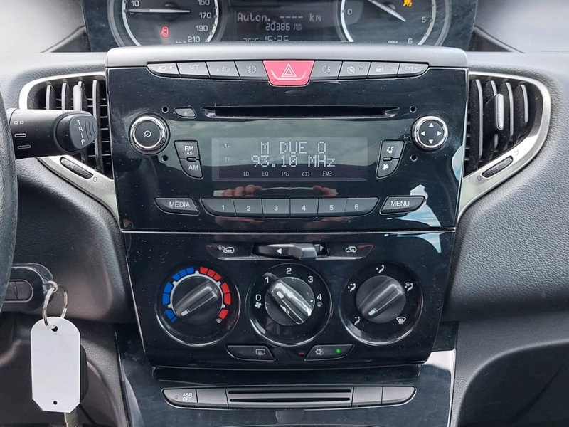 Lancia Ypsilon usata a Pavia (7)