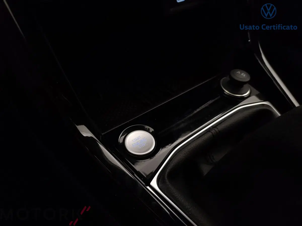 Volkswagen T-Cross nuova a Varese (17)