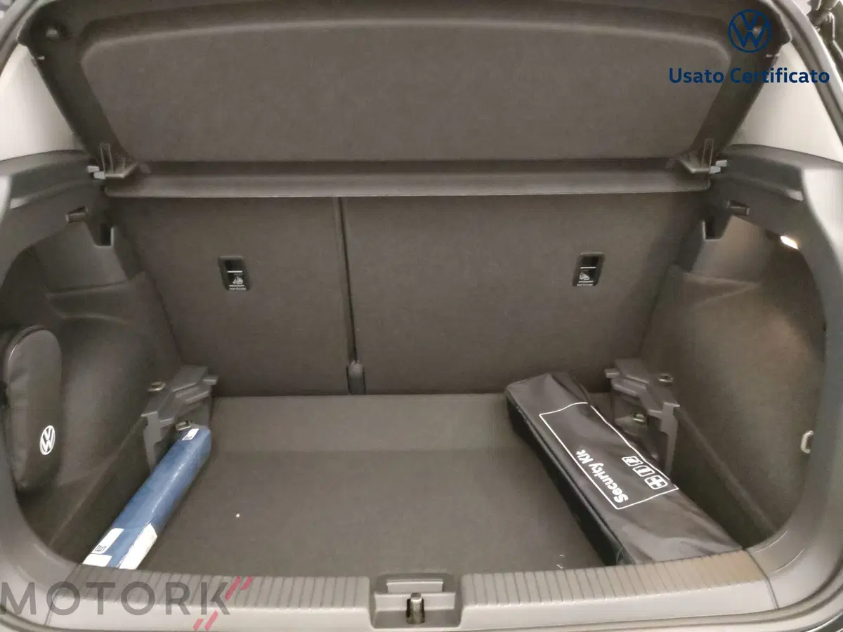 Volkswagen T-Cross nuova a Varese (9)