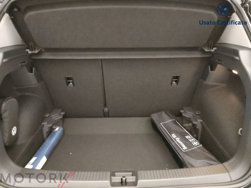 Volkswagen T-Cross nuova a Varese (9)