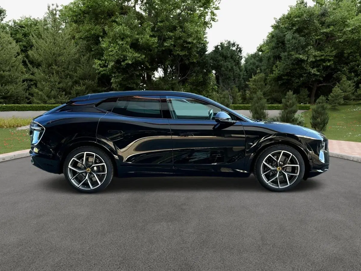 Lotus Eletre nuova a Novara (3)
