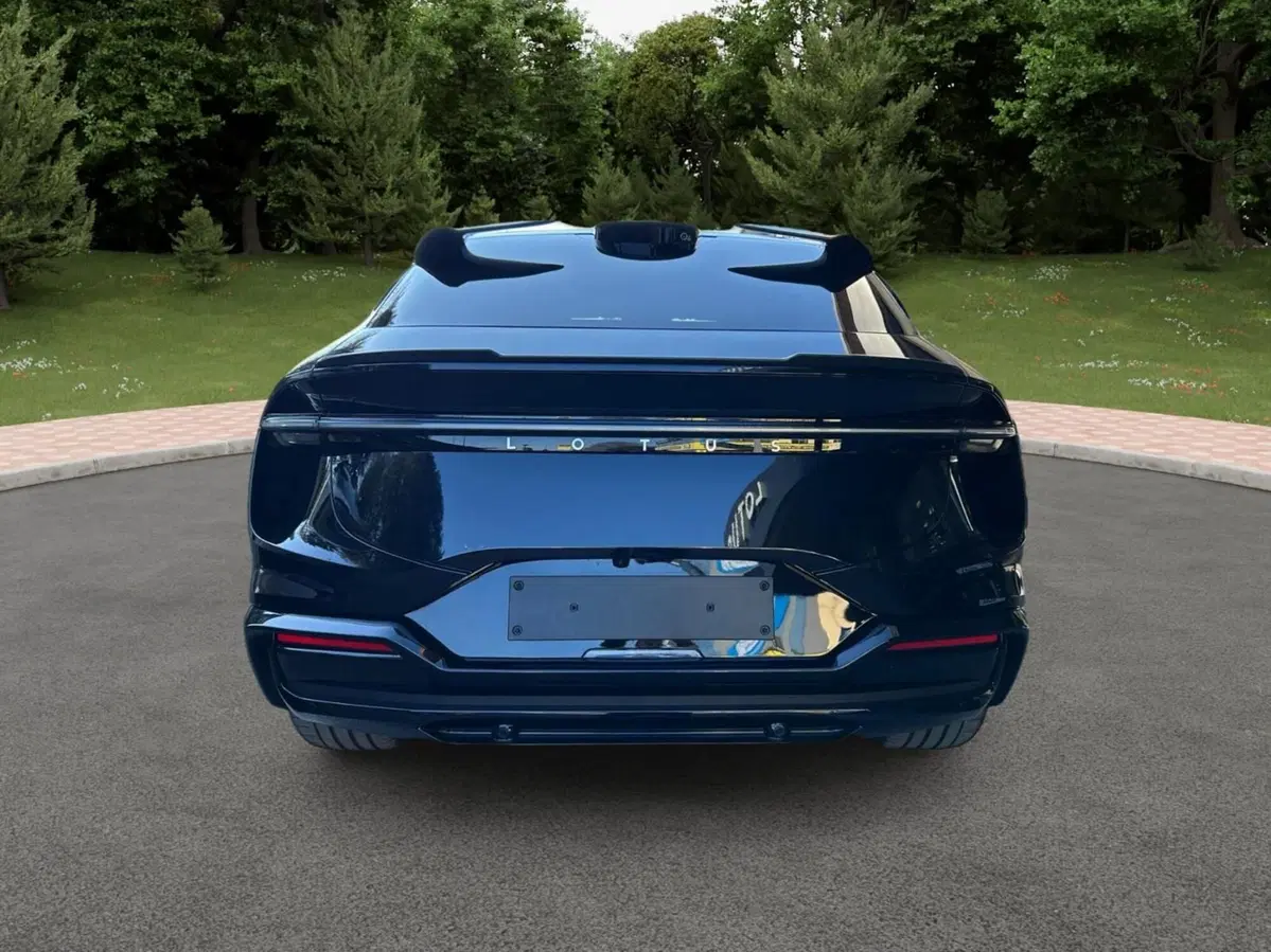 Lotus Eletre nuova a Novara (5)