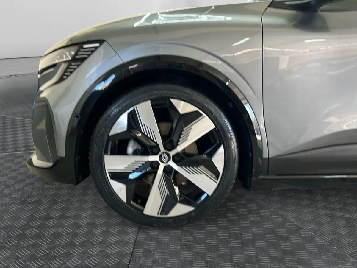 Renault Megane E-Tech Electric usata a Roma (9)