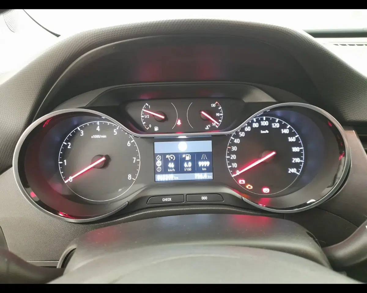 Opel Crossland usata a Asti (11)