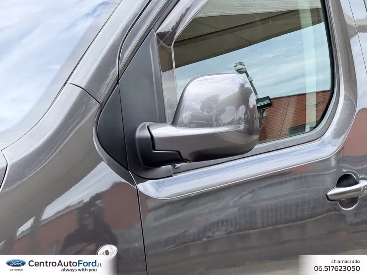Peugeot Traveller usata a Roma (14)