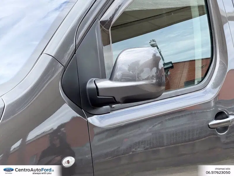 Peugeot Traveller usata a Roma (14)