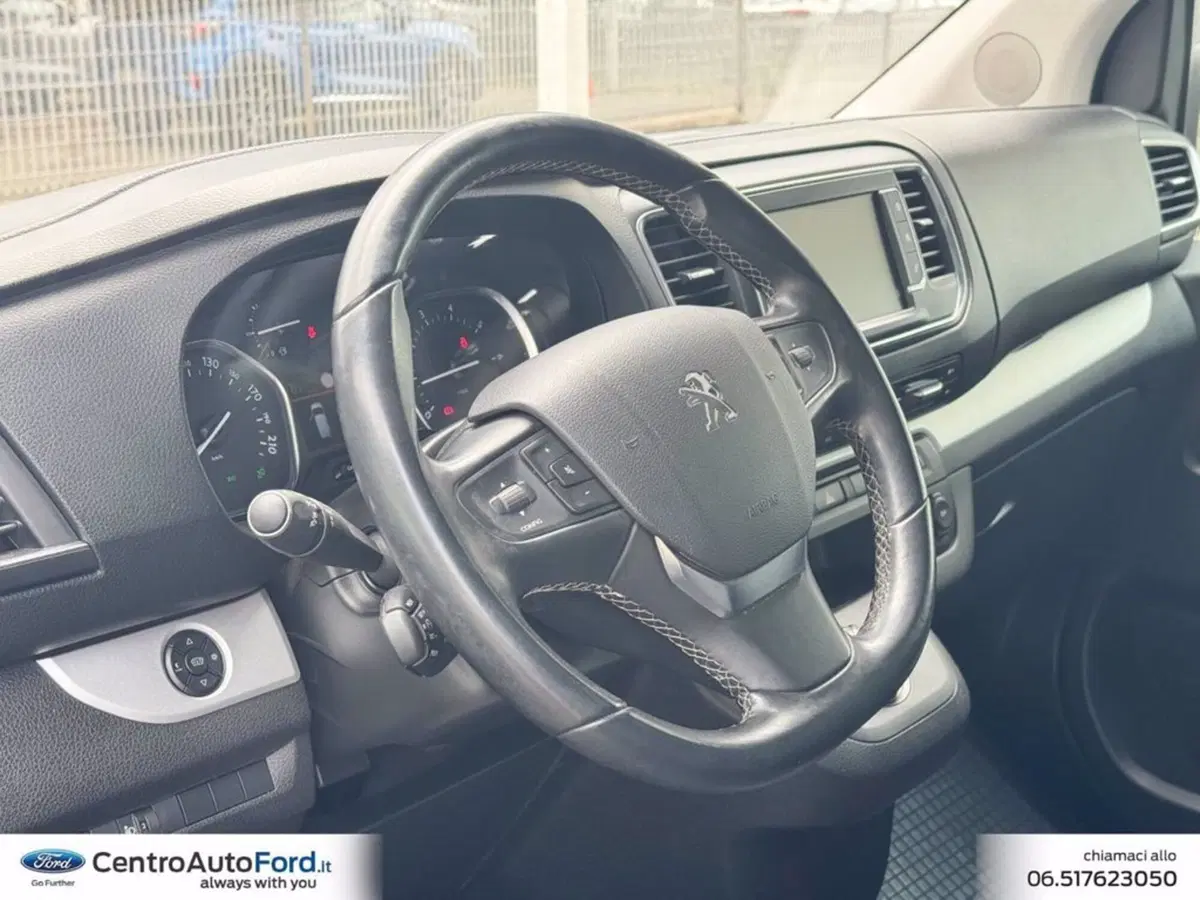 Peugeot Traveller usata a Roma (18)