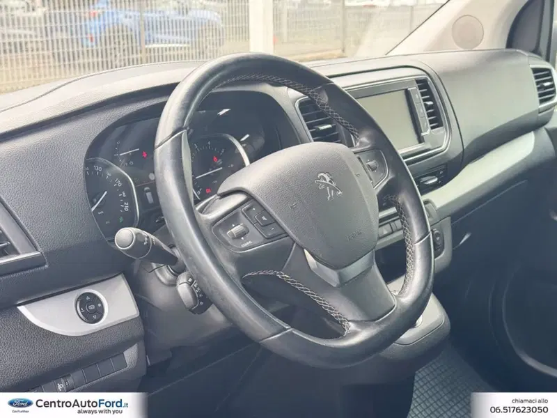 Peugeot Traveller usata a Roma (18)