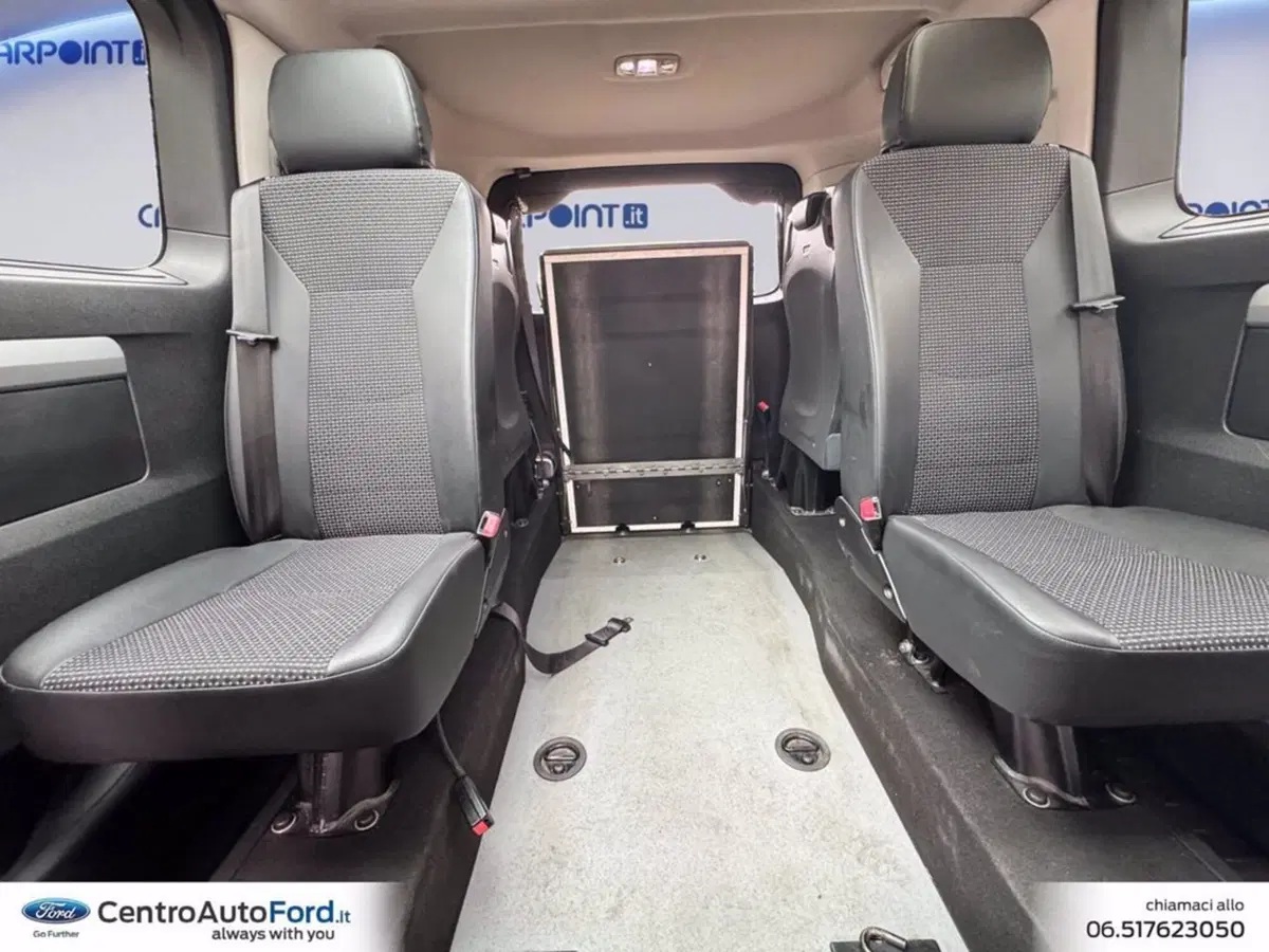 Peugeot Traveller usata a Roma (9)