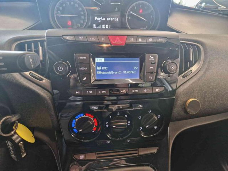 Lancia Ypsilon usata a Bologna (10)