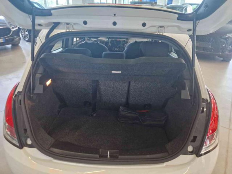 Lancia Ypsilon usata a Bologna (13)