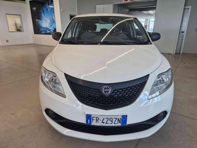 Lancia Ypsilon usata a Bologna (2)