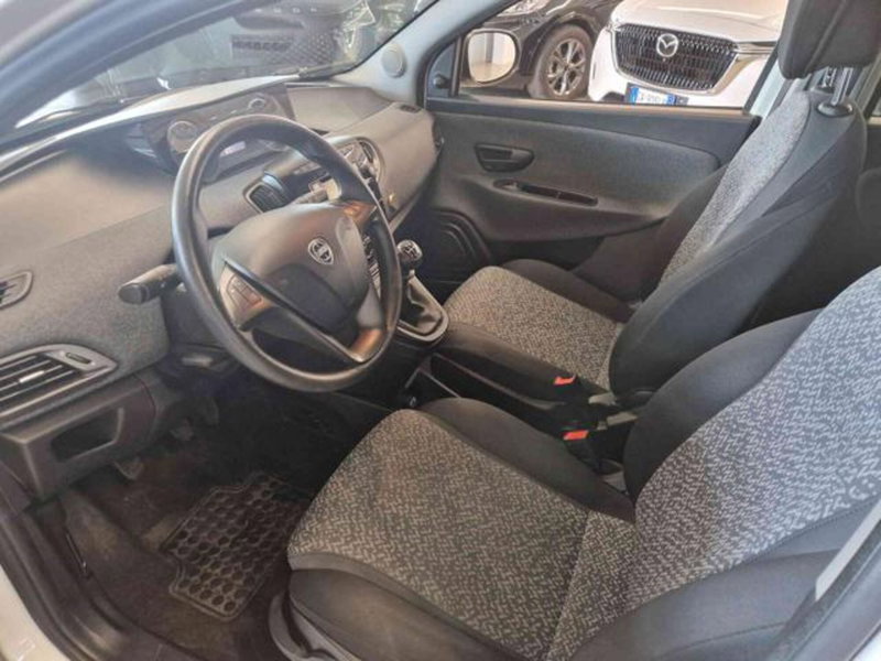 Lancia Ypsilon usata a Bologna (8)