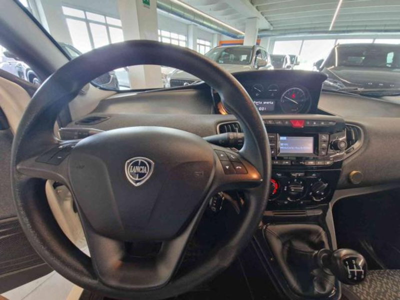 Lancia Ypsilon usata a Bologna (9)