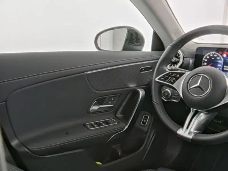 Mercedes-Benz CLA Shooting Brake usata a Milano (4)