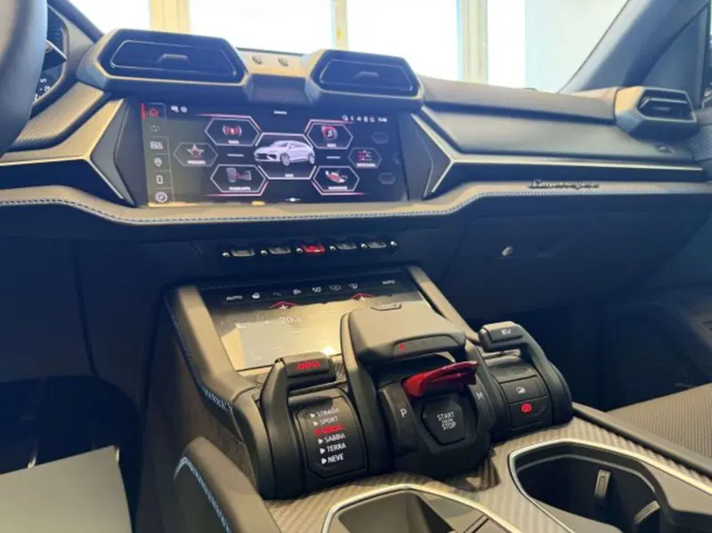 Lamborghini Urus usata a Torino (9)
