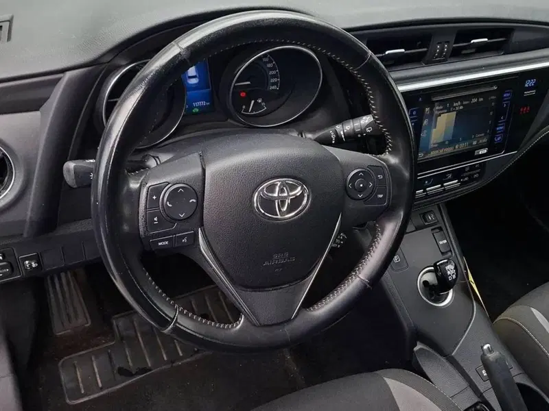 Toyota Auris Station Wagon usata a Torino (12)