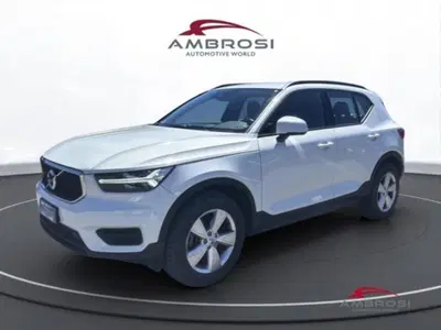 Volvo XC40 T2 Momentum Core del 2022 usata a Corciano