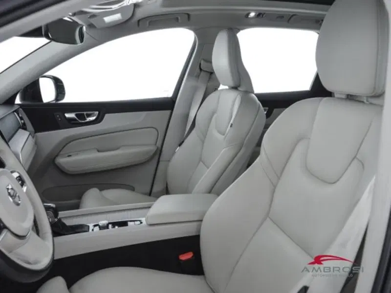 Volvo XC60 usata a Perugia (9)