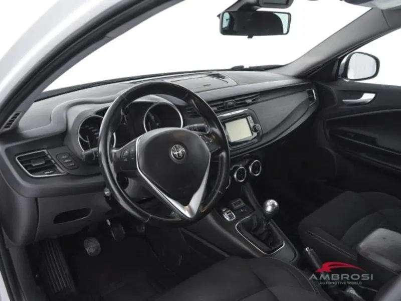 Alfa Romeo Giulietta usata a Perugia (8)