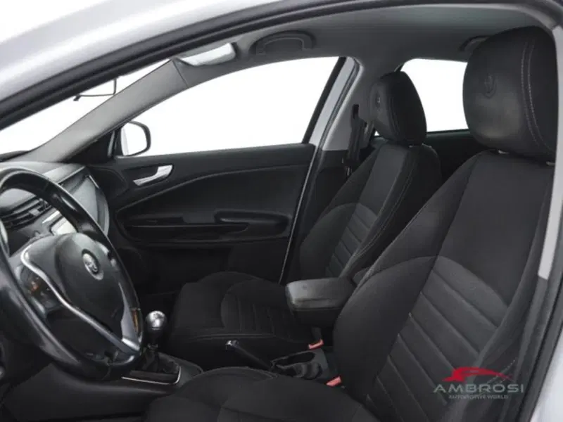 Alfa Romeo Giulietta usata a Perugia (9)