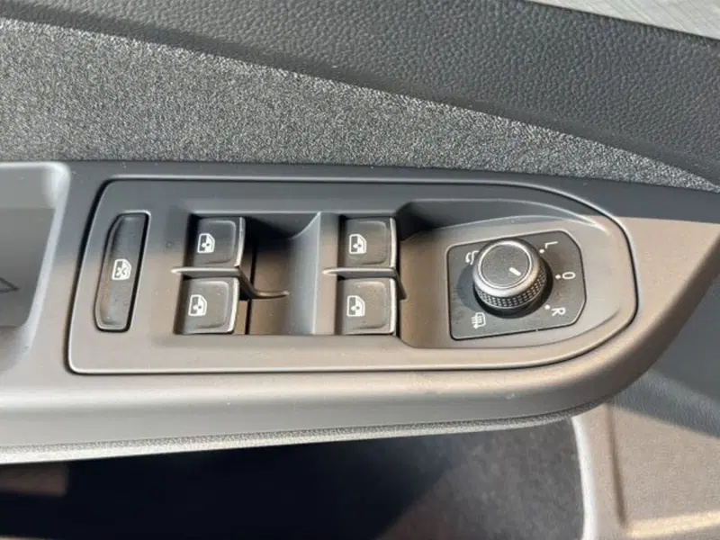 Volkswagen Golf nuova a Vicenza (11)