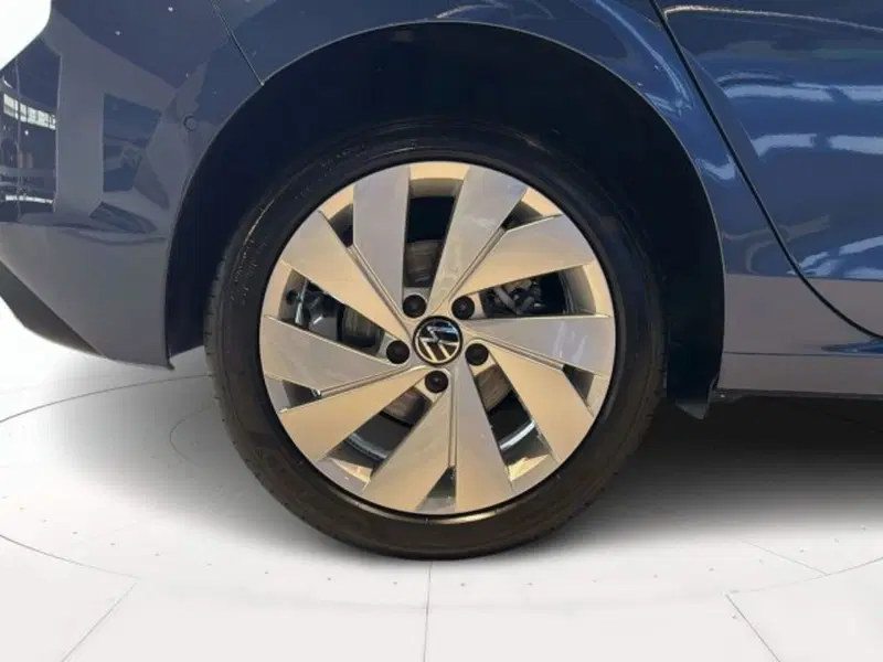 Volkswagen Golf nuova a Vicenza (6)