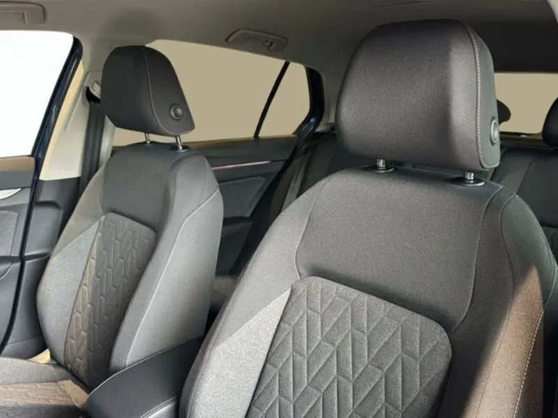 Volkswagen Golf nuova a Vicenza (8)