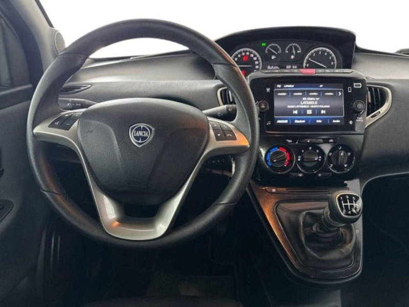 Lancia Ypsilon usata a Bologna (10)
