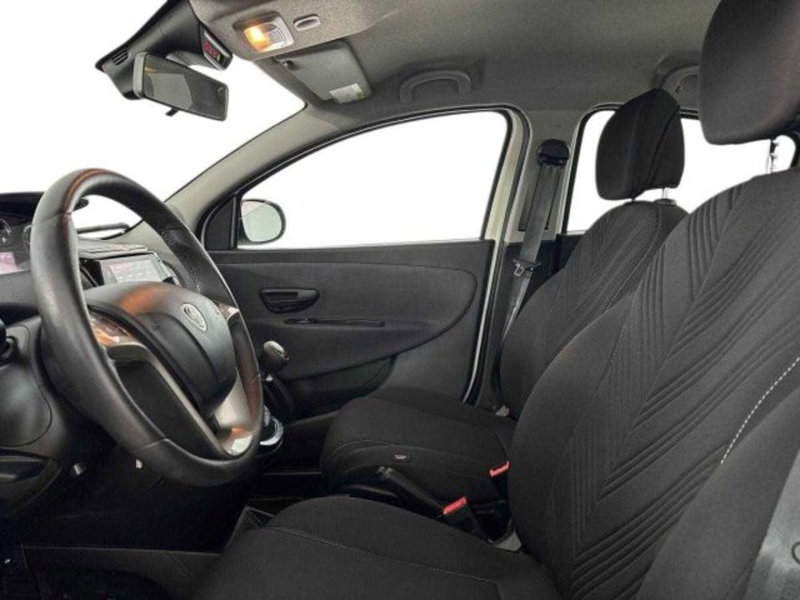 Lancia Ypsilon usata a Bologna (12)