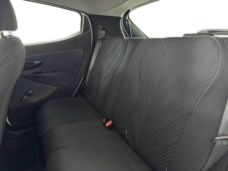 Lancia Ypsilon usata a Bologna (13)