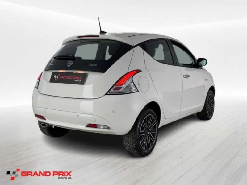 Lancia Ypsilon usata a Bologna (2)