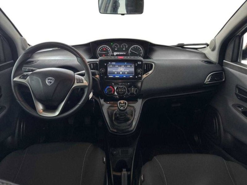 Lancia Ypsilon usata a Bologna (9)