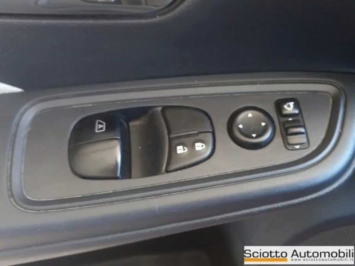 Nissan Micra usata a Messina (12)