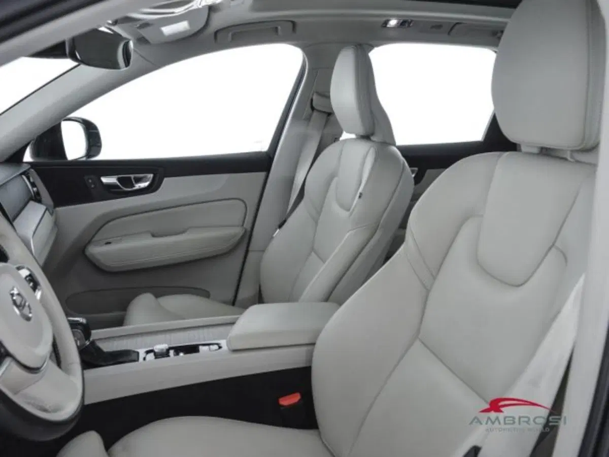 Volvo XC60 usata a Perugia (9)