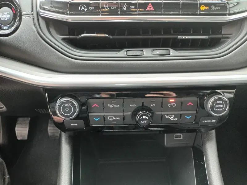 Jeep Compass usata a Bari (9)