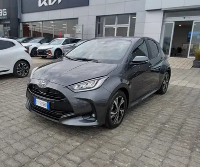 Toyota Yaris 1.5 Hybrid 5 porte Trend del 2025 usata a Rende