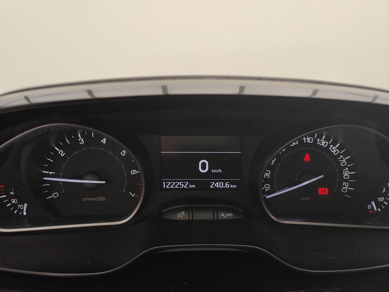 Peugeot 208 usata a Como (8)