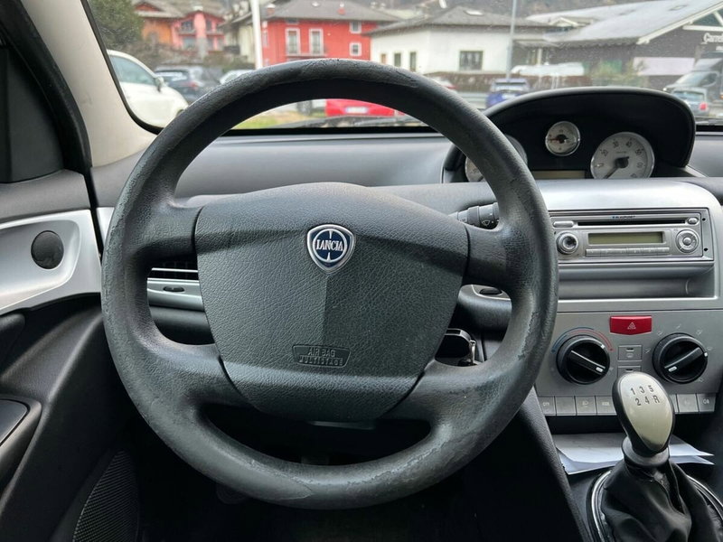 Lancia Ypsilon usata a Sondrio (14)