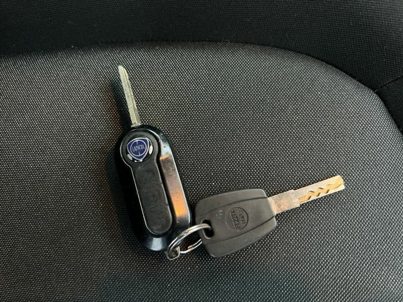 Lancia Ypsilon usata a Sondrio (16)