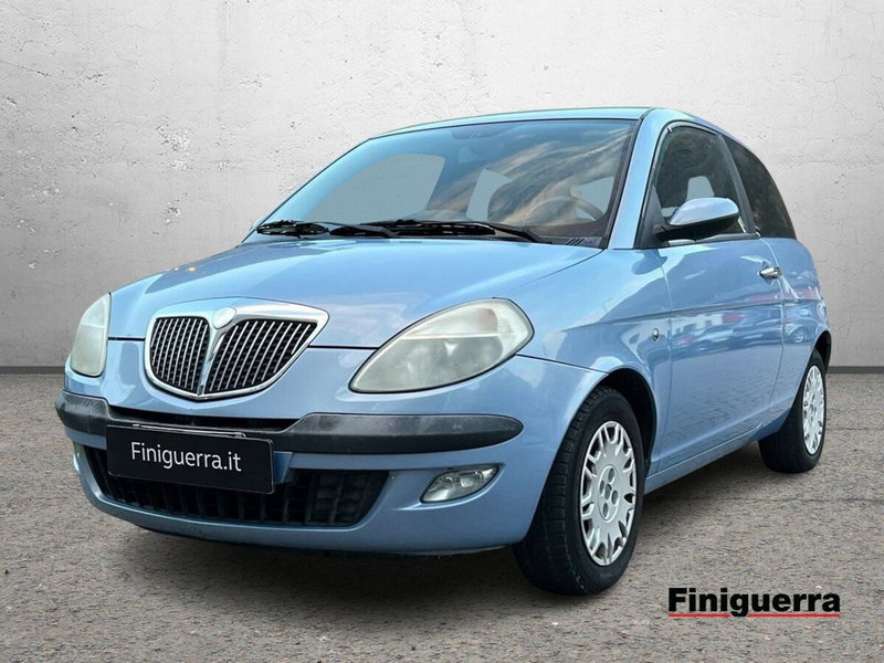 Lancia Ypsilon usata a Sondrio
