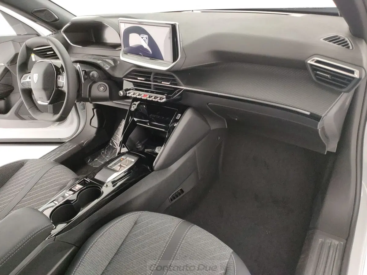 Peugeot 2008 nuova a Caserta (16)