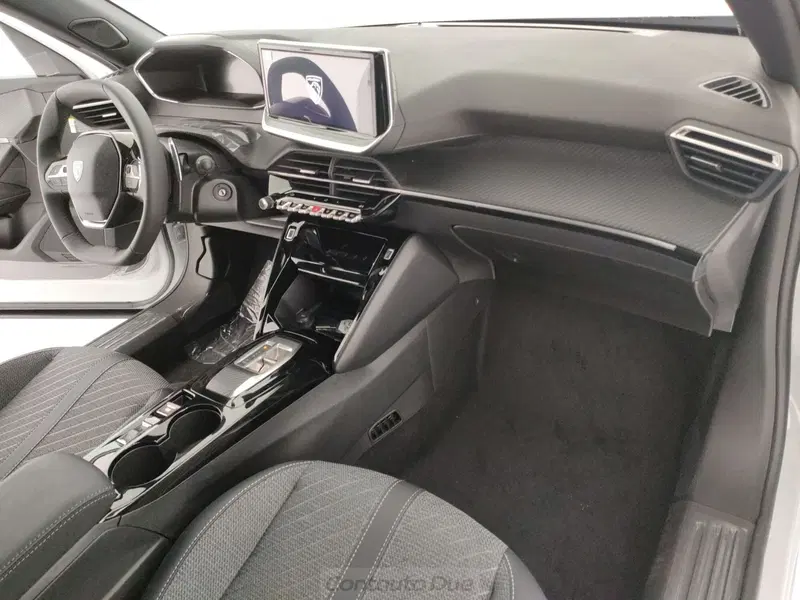 Peugeot 2008 nuova a Caserta (16)