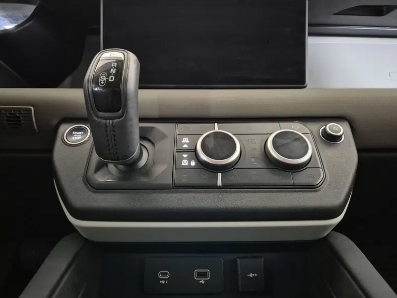 Land Rover Defender usata a Torino (11)